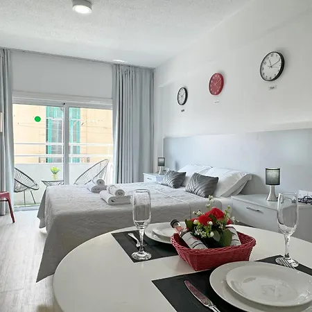 Palmbeach Finikoudes - 1min To Larnaca