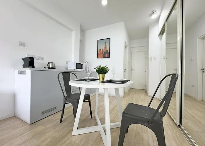 Palmbeach Finikoudes - 1min To