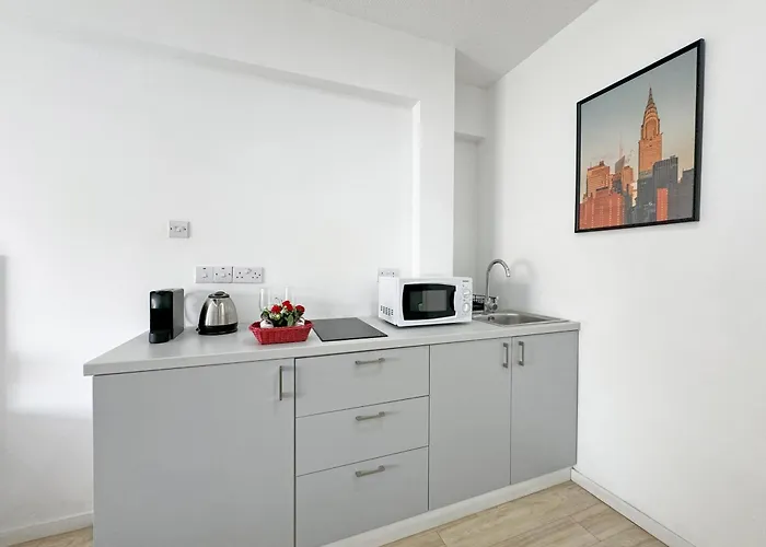 Palmbeach Finikoudes - 1min To