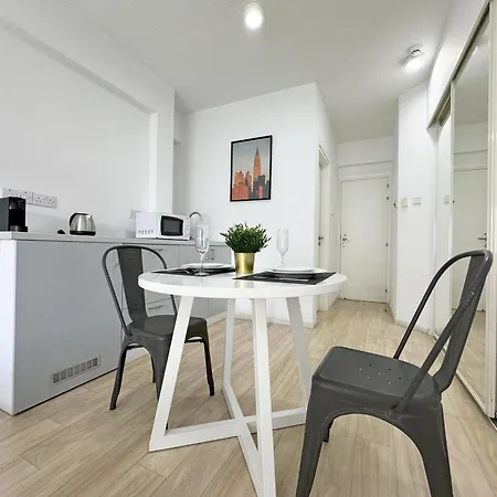 Palmbeach Finikoudes - 1min To