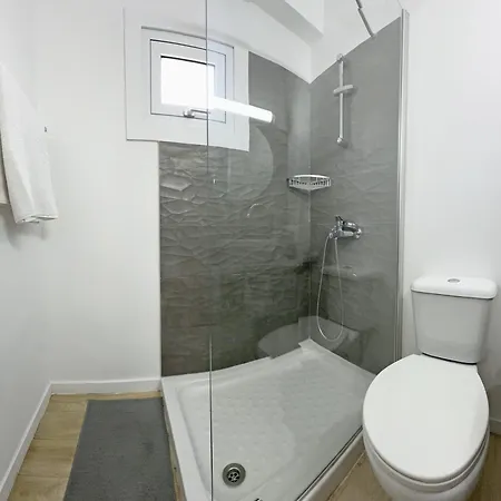 Palmbeach Finikoudes - 1min To Apartment Larnaca