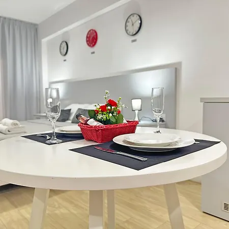 Palmbeach Finikoudes - 1min To Larnaca