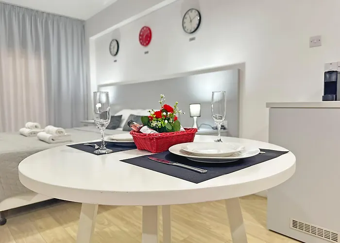 Palmbeach Finikoudes - 1min To Ларнака